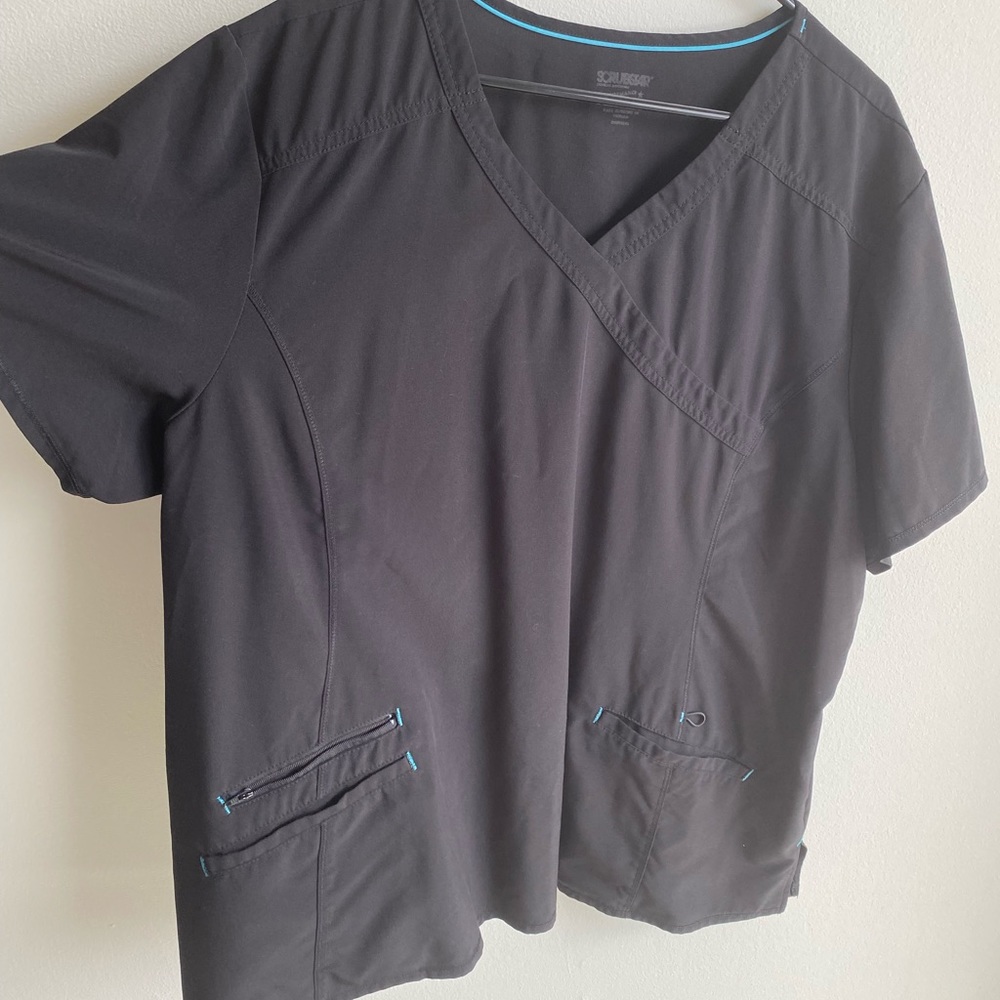 Scrub top